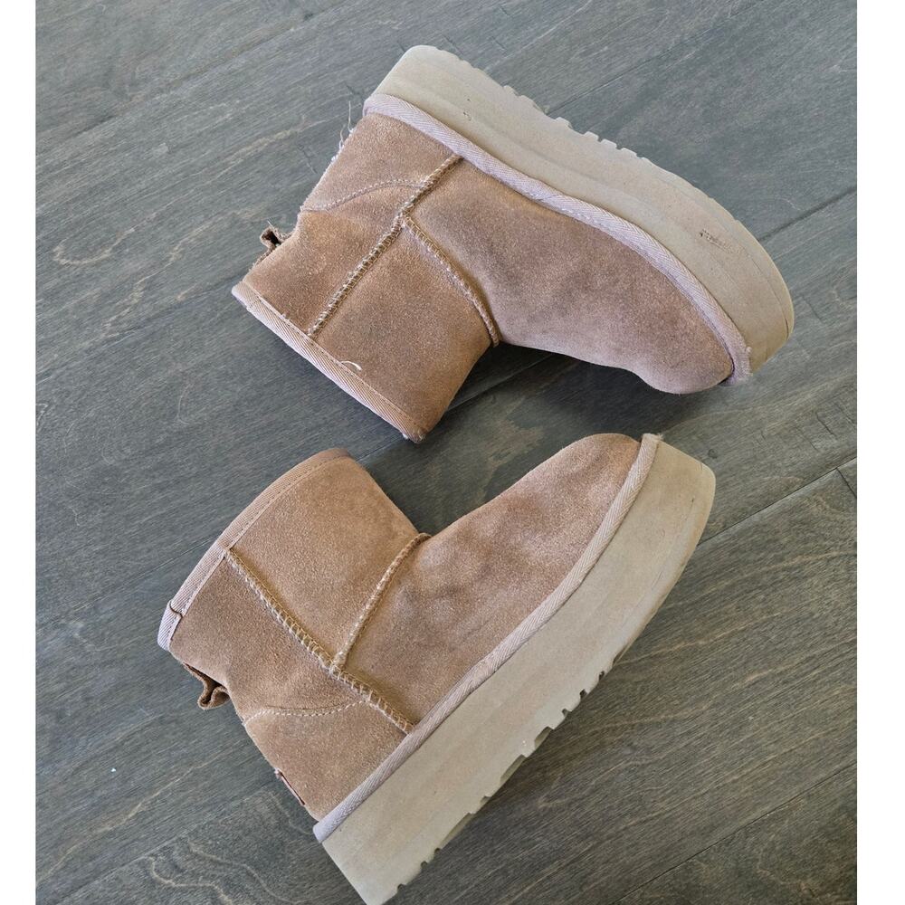UGG Classic Mini II Chestnut Suede Sheepskin Boots Kids Size 2